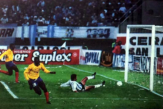 Former Colombia superstar striker Freddy Rincón (wearing #19) scoring a goal in a 5-0 win vs Argentina (World Cup 1994 U.S.A. qualifying match in Buenos Aires, Argentina)