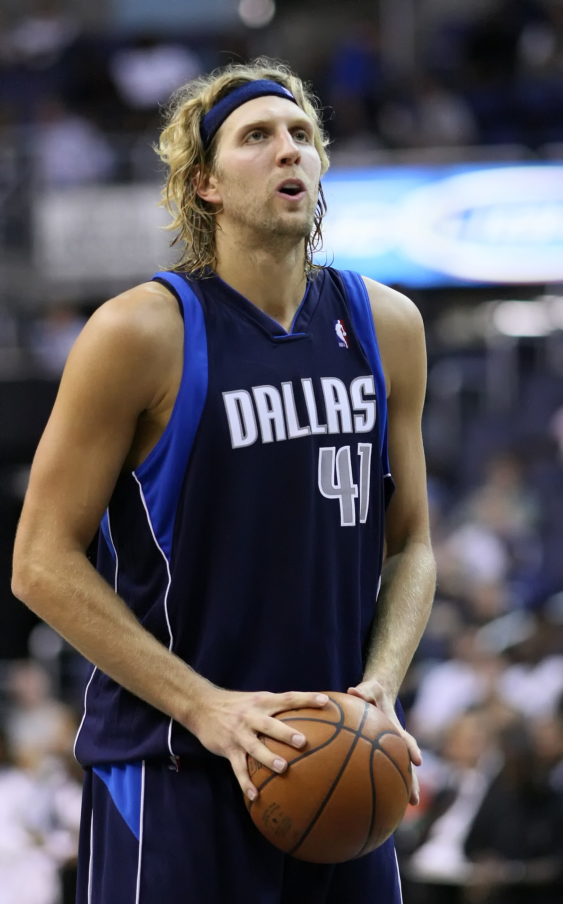 Dirk Nowitzki of the Dallas Mavericks vs the Washington Wizards at the Verizon Center circa October 9, 2009