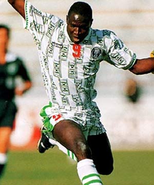 Rashidi Yekini with the Nigeria national soccer team circa 1994